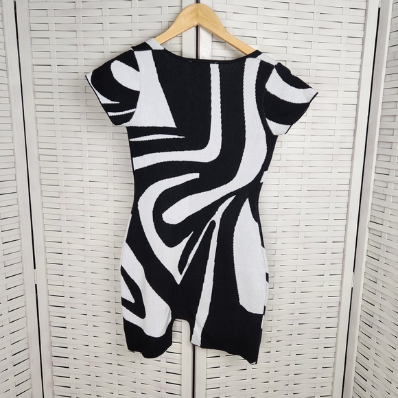 Nichole Lynel Black‎ And White Knit Romper Zebra Shorts Size Small - Picture 5 of 8